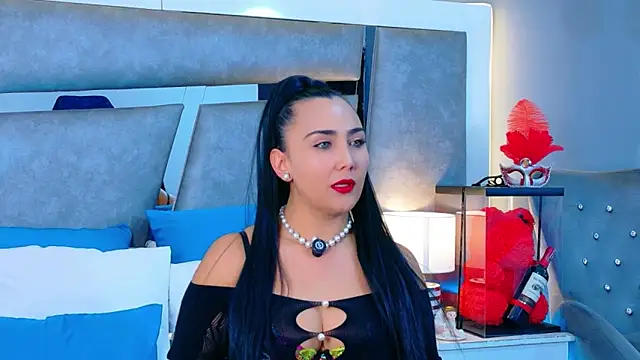 Evangeline Taylorr online show from 10.21.25