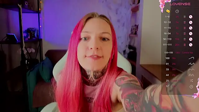 Snapshot of Roxy_____ chatting on 11.01.25 Roxy online show from 11.01.25