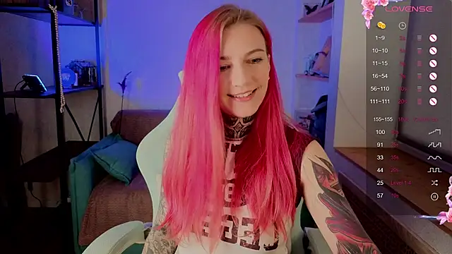 Snapshot of Roxy_____ chatting on 11.11.25 Roxy online show from 11.11.25