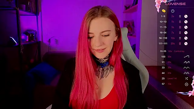 Snapshot of Roxy_____ chatting on 11.28.25 Roxy online show from 11.28.25