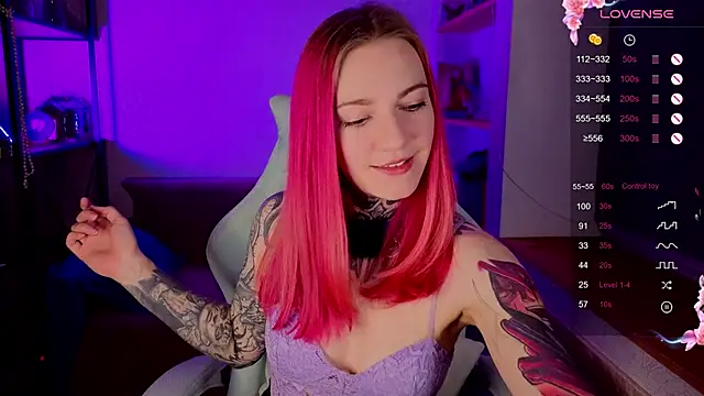 Snapshot of Roxy_____ chatting on 12.13.25 Roxy online show from 12.13.25