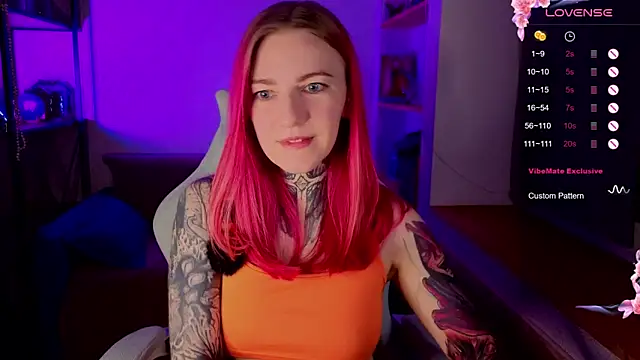 Snapshot of Roxy_____ chatting on 12.14.25 Roxy online show from 12.14.25