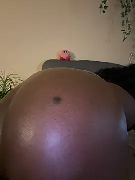 Snapshot of magicalc00ch chatting on 03.04.25 magicalc00ch online show from 03.04.25