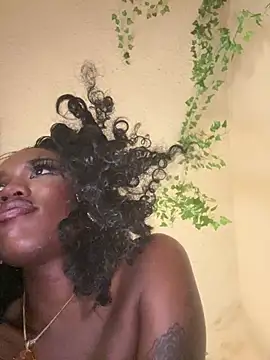 Snapshot of magicalc00ch chatting on 03.11.25 magicalc00ch online show from 03.11.25