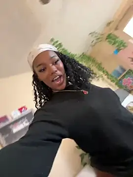 Snapshot of magicalc00ch chatting on 03.18.25 magicalc00ch online show from 03.18.25