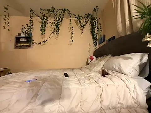 Snapshot of magicalc00ch chatting on 09.23.25 magicalc00ch online show from 09.23.25