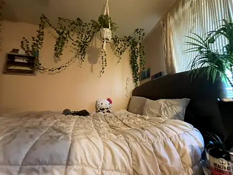 Snapshot of magicalc00ch chatting on 10.04.25 magicalc00ch online show from 10.04.25