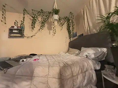 Snapshot of magicalc00ch chatting on 11.02.25 magicalc00ch online show from 11.02.25