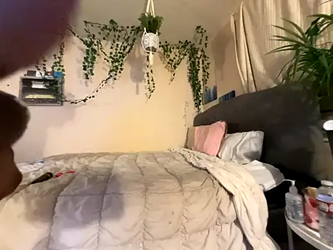 Snapshot of magicalc00ch chatting on 11.08.25 magicalc00ch online show from 11.08.25