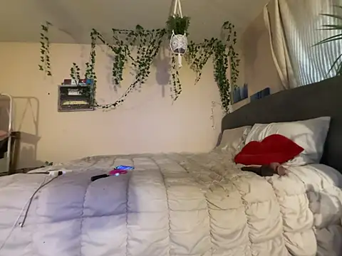 Snapshot of magicalc00ch chatting on 11.09.25 magicalc00ch online show from 11.09.25