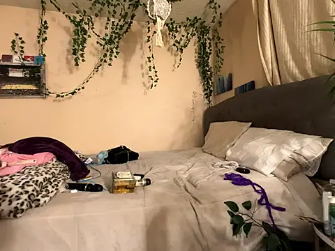 Snapshot of magicalc00ch chatting on 12.16.25 magicalc00ch online show from 12.16.25