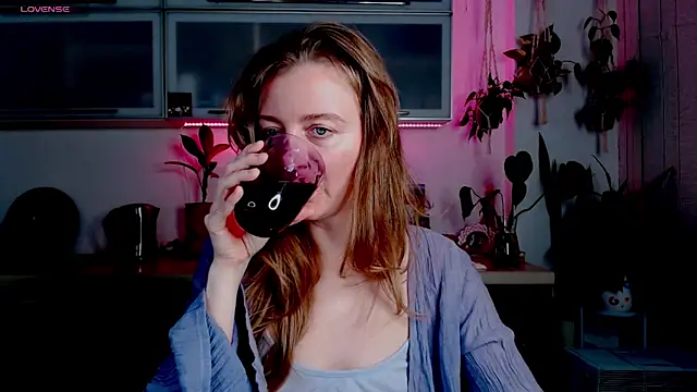 Snapshot of Elly_Helly chatting on 11.17.25 Elly Helly online show from 11.17.25