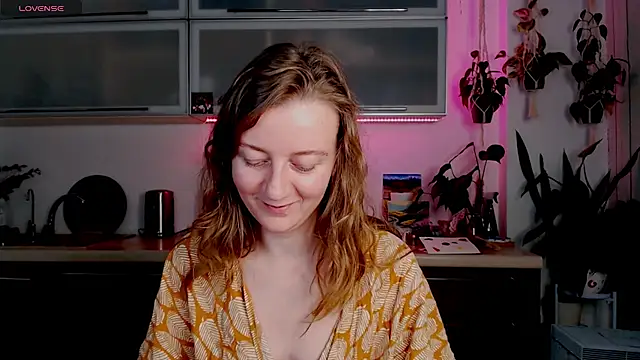 Snapshot of Elly_Helly chatting on 12.14.25 Elly Helly online show from 12.14.25