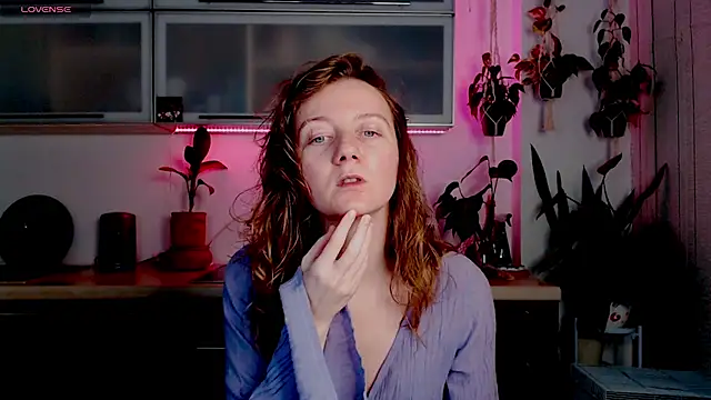 Snapshot of Elly_Helly chatting on 12.16.25 Elly Helly online show from 12.16.25