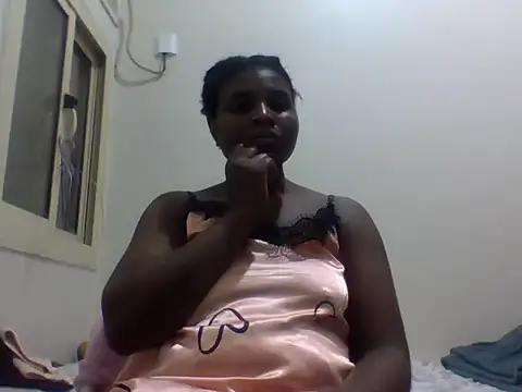 queenzuena online show from 04.29.26
