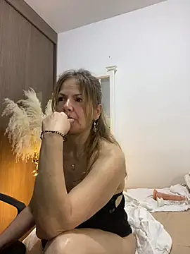 Snapshot of Leyna_liu chatting on 01.23.25 Leyna liu online show from 01.23.25