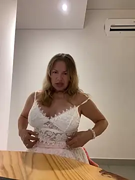 Snapshot of Leyna_liu chatting on 03.06.25 Leyna liu online show from 03.06.25