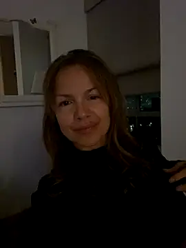 Snapshot of Leyna_liu chatting on 10.19.25 Leyna liu online show from 10.19.25