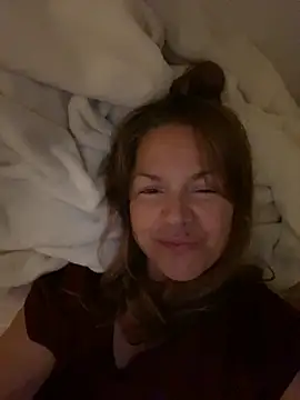 Snapshot of Leyna_liu chatting on 10.25.25 Leyna liu online show from 10.25.25