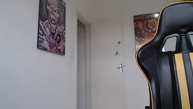 Snapshot of CrisBathoryxxx chatting on 01.05.25 CrisBathoryxxx online show from 01.05.25