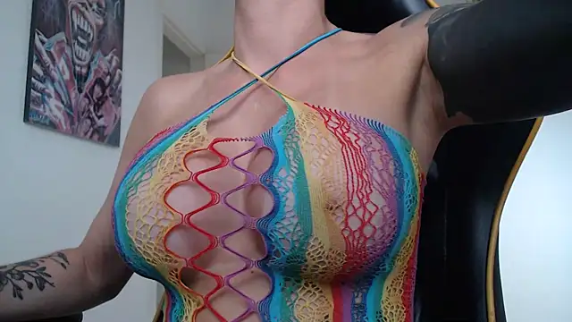 Snapshot of CrisBathoryxxx chatting on 01.10.25 CrisBathoryxxx online show from 01.10.25