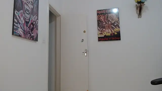 Snapshot of CrisBathoryxxx chatting on 01.11.25 CrisBathoryxxx online show from 01.11.25