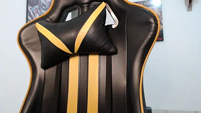 Snapshot of CrisBathoryxxx chatting on 01.17.25 CrisBathoryxxx online show from 01.17.25