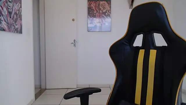 Snapshot of CrisBathoryxxx chatting on 03.03.25 CrisBathoryxxx online show from 03.03.25