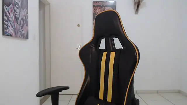 Snapshot of CrisBathoryxxx chatting on 03.15.25 CrisBathoryxxx online show from 03.15.25