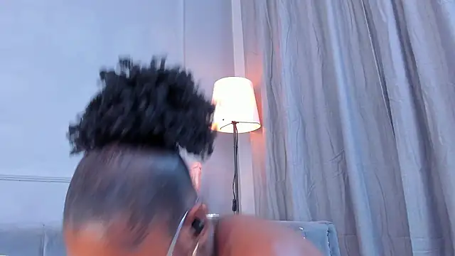 Snapshot of Amykord chatting on 02.05.25 Amykord online show from 02.05.25