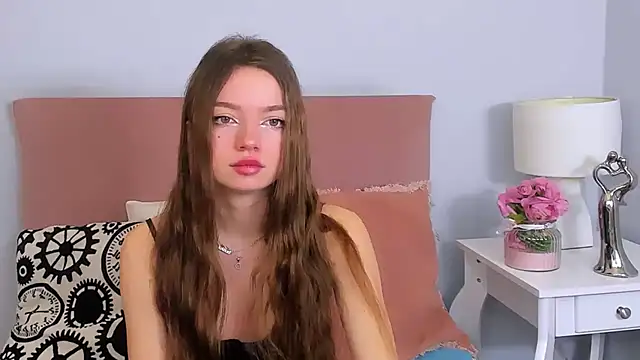 GraceLips online show from 02.20.25