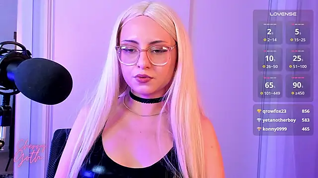 Snapshot of CherryGoth chatting on 12.17.24 CherryGoth online show from 12.17.24