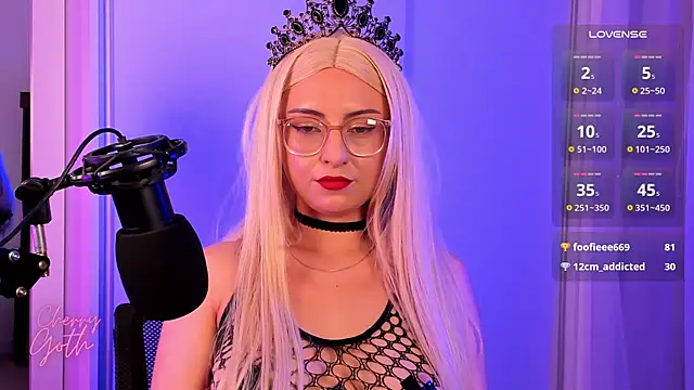 Snapshot of CherryGoth chatting on 01.07.25 CherryGoth online show from 01.07.25