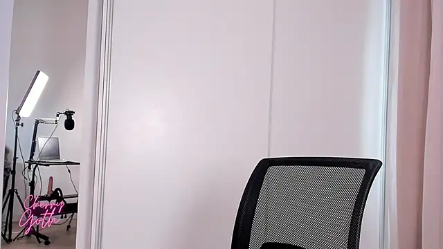 Snapshot of CherryGoth chatting on 02.14.25 CherryGoth online show from 02.14.25