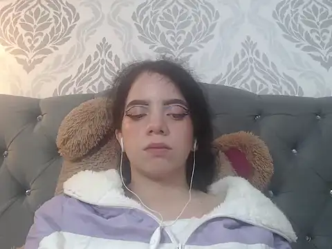 EmmaCowperr online show from 03.17.25