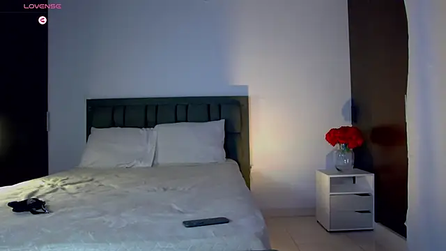 AlanaSofiia online show from 04.25.26