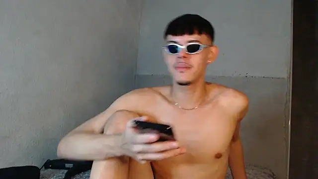 Snapshot of MicaelRian69 chatting on 10.26.25 MicaelRian69 online show from 10.26.25