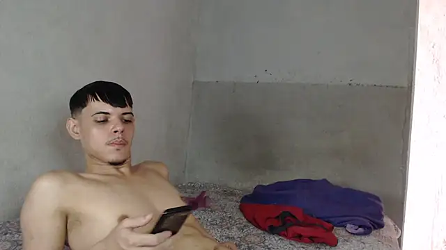 Snapshot of MicaelRian69 chatting on 10.28.25 MicaelRian69 online show from 10.28.25