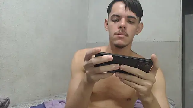 Snapshot of MicaelRian69 chatting on 04.29.26 MicaelRian69 online show from 04.29.26