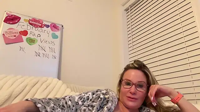 Milf Goddess online show from 02.24.25