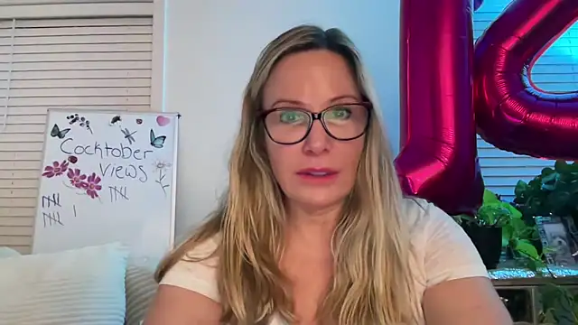 Milf Goddess online show from 10.14.25