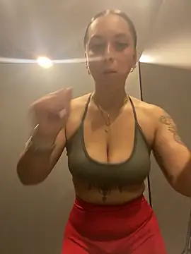 Luccreccia  online show from 12.19.25