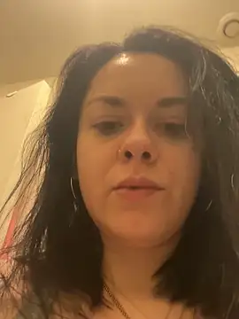 Luccreccia  online show from 03.29.26