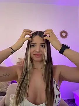 Snapshot of Ashleyjenner_ chatting on 04.11.26 Ashleyjenner online show from 04.11.26