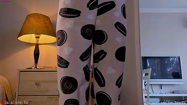 alicelu  online show from 03.04.25