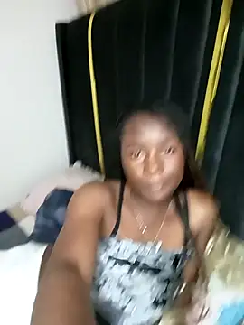 Snapshot of carenic chatting on 10.23.25 carenic online show from 10.23.25