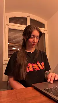 emiliasommer online show from 09.30.25