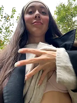 emiliasommer online show from 10.17.25