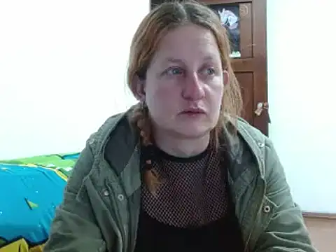 Snapshot of ViioletaMora chatting on 12.17.25 ViioletaMora online show from 12.17.25