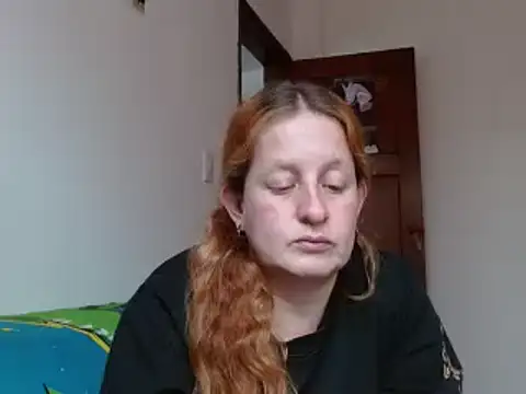 Snapshot of ViioletaMora chatting on 12.17.25 ViioletaMora online show from 12.17.25